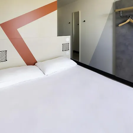 Otel Ibis Budget Centre Gare La Rochelle (Charente-Maritime)