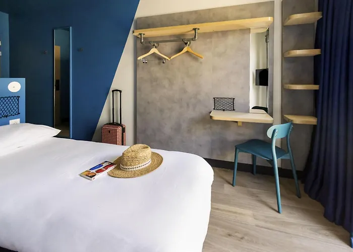 Ibis Budget Centre Gare 2* Ла-Рошель